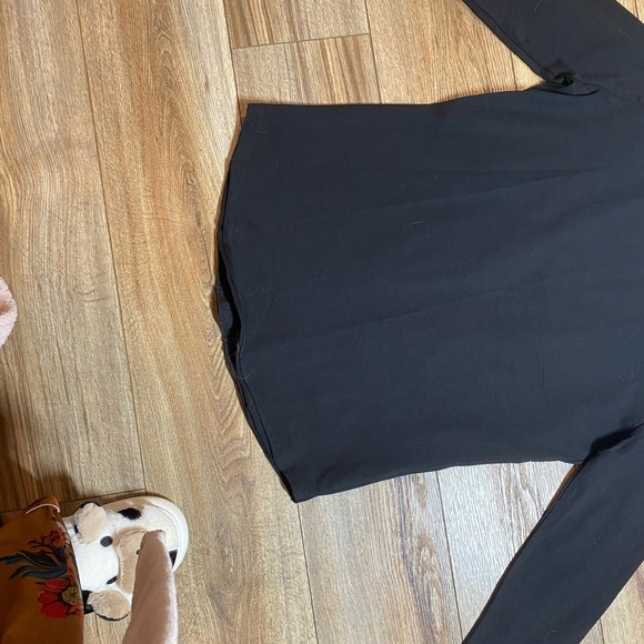 Alphalete Lifestyle Fit Long Sleeve T-Shirt in black. - Picture 3 of 7